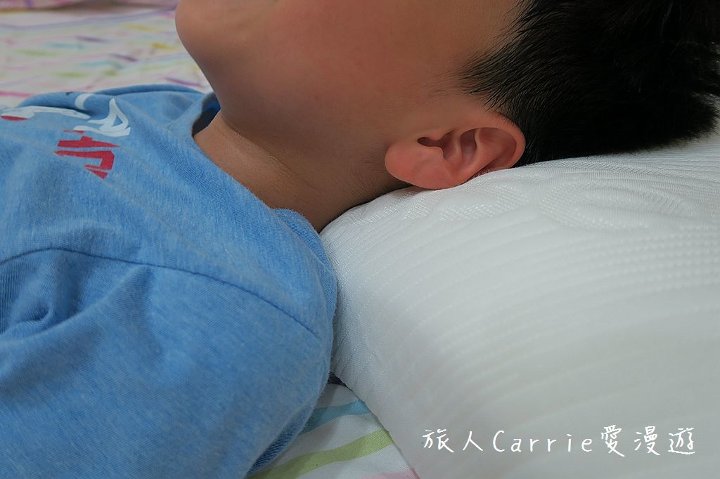 IMG_8238.jpg - 【寢具】FUISE芙依絲肩頸舒壓枕～支撐肩頸好睡眠‧值得你擁有一顆的好枕頭